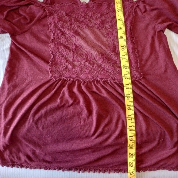 NWOT Coco Jaimeson Sm Hem Detail Lace Inset Cold Shoulder Short Sleeve T… - Picture 6 of 7